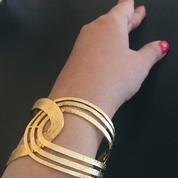 Cuff - Picture 5 of 9